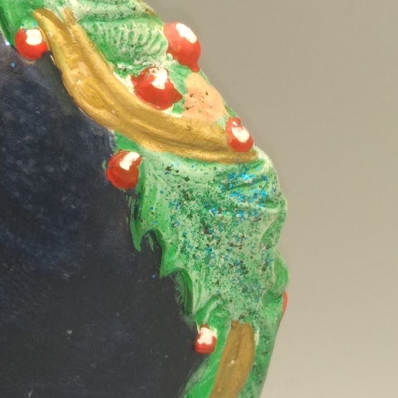 Light-Up Holly Wreath Snowy Village Starry Night Ceramic Vintage Christmas Decor - Picture 11 of 16